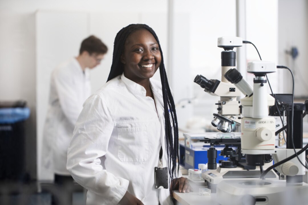 Tif Woman Lab Working2