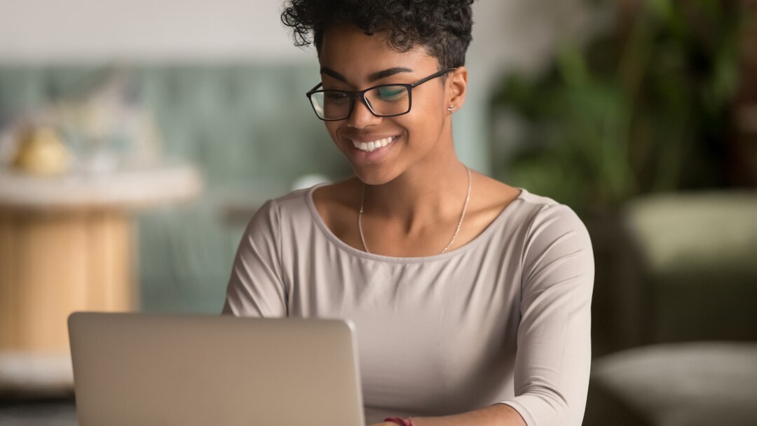 Essity 2021 Woman With Laptop