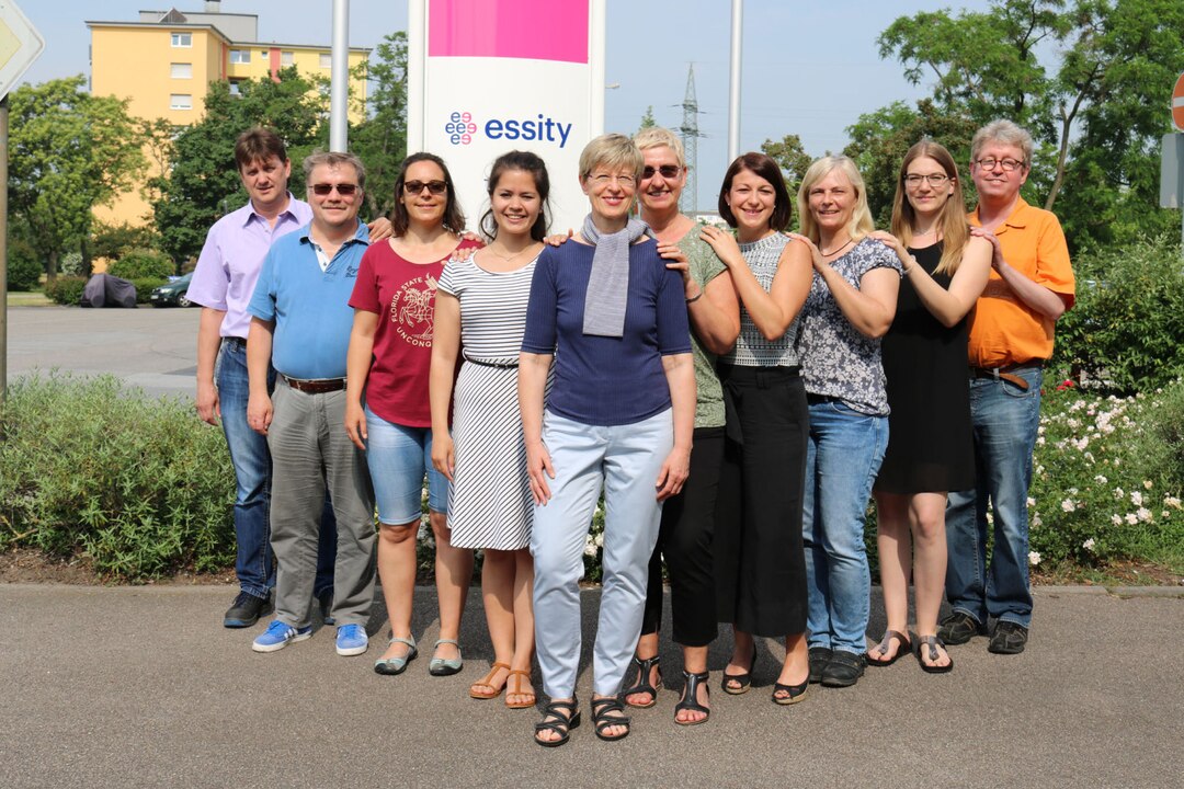 Ute Kaupp (vorne) mit ihrem Team für Tissue und Verarbeitung.