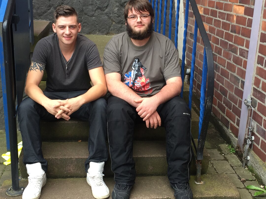 Die Kostheimer Kevin Leineweber, Auszubildender Zum Maschinen Und Anlagenführer, Und Niclas Glöckner, In Der Ausbildung Zum Industriemachaniker, Haben Am Ersamus Programm Teilgenommen